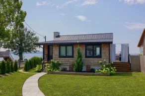 Long Beach Cottage - Image 2