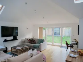 Charming Oasis with Garden - Image 2