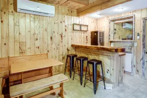 Rustic Retreat: Walk to Great Sacandaga Lake - Image 3