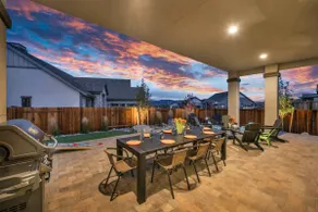 Luxe 1-Level: Lush Yard | EV’s| Steps to Hike Golf - Image 4