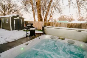 RedRocks Cozy Home HotTub PS5 PoolTable Arcade - Image 3