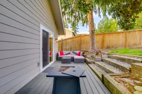 Private Yard & Fire Pit! Modern Kirkland Abode - Image 2