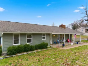 Branson Downtown Beauty - 4 BDR Home Sleeps 13 - Image 2