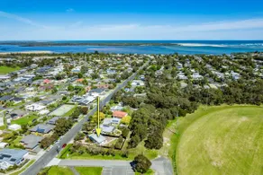 Inverloch' s Lime Green Door - Linen, Wifi, Pet Friendly - Image 3