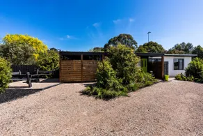 Inverloch' s Lime Green Door - Linen, Wifi, Pet Friendly - Image 2