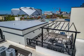 302- Penthouse near Mercedes-Benz w/ rooftop - Image 5