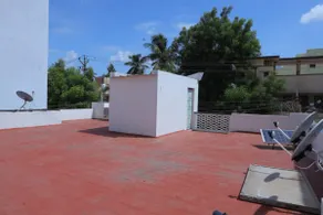 Heritage home with 3 bed/3 bath with kitchen in a residential neighborhood. - Image 3