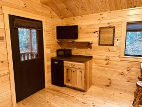 Rustic One Room Cabin with Lake Access - Image 5
