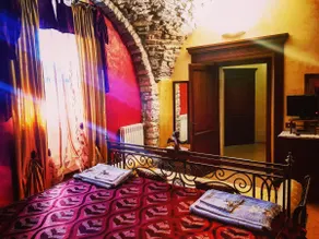 L'Antica Dimora - Crimson Room - Image 5