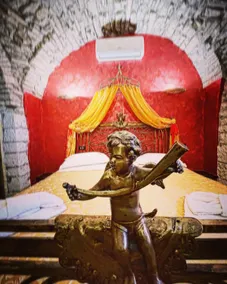 L'Antica Dimora - Crimson Room - Image 4