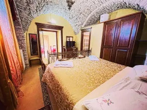 L'Antica Dimora - Crimson Room - Image 3