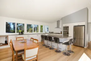 The Cabin - Waterfront with Fireplace - 5 mins to the Bay - Image 5
