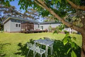 The Cabin - Waterfront with Fireplace - 5 mins to the Bay - Image 2