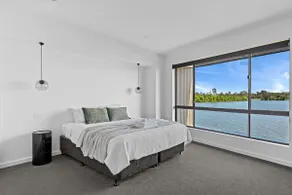 Edgewater on Irvine - Image 5