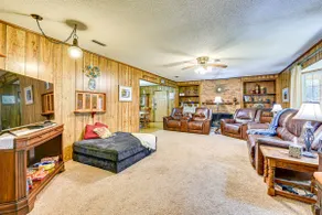 Vintage Chipley Getaway on Large Private Property - Image 2
