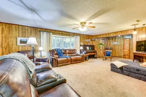 Vintage Chipley Getaway on Large Private Property - Image 4