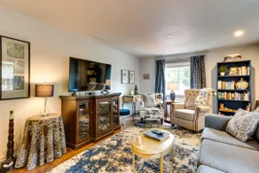 Hot Tub & Fire Pit Access! Peaceful Renton Retreat - Image 4