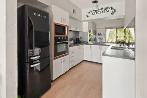Luxury by the Lagoon - Water Views, 3 Mins to CBD - Image 3