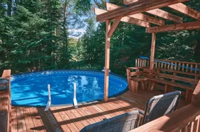 Spacious log cabin with pool and games - Image 3