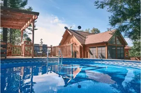 Spacious log cabin with pool and games - Image 2