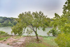 Riverfront Cuero Vacation Home w/ Spacious Deck! - Image 3
