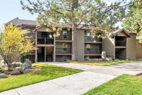 Mount Bachelor Ski Condo w/Hot Tub & Pool Sleeps 6 - Image 3