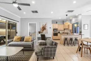 3 BR Retreat W/ Patio & Garden Mins To Brighton - Image 3