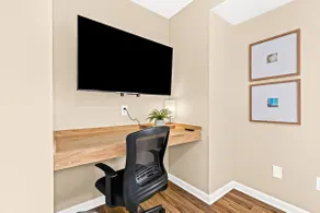 New!Contemporary UpperFlat Near Downtown Roseville - Image 5
