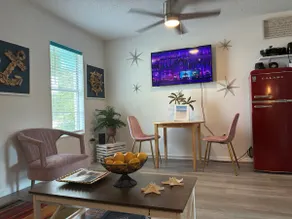 Cozy Starfish Retreat: Near Beaches & Pet-Friendly - Image 4