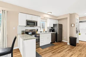 Brand New! 1BR Lower Flat near Downtown Roseville - Image 3