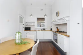 Elegant Art Deco Semi Detached 2-Bed Home by Parks - Image 2