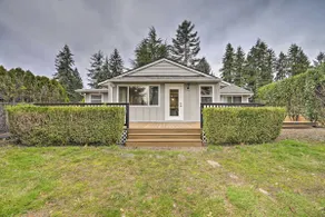 Deck, Yard & Game Room: Fun-Filled Redmond Home - Image 3