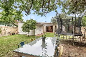 King Charming Cottage - Walk to the River - Image 3