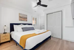 Renno Upstairs King Bed | 15 Min to DC | Views - Image 4