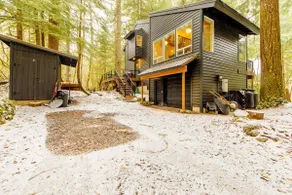Hot Tub + Forest Views | Mt Hood Getaway - Image 3