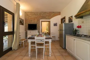 Podere Nuti – 1 La Regola: Überdachte Terrasse, Pool & Garten, privater Parkplatz - Image 4