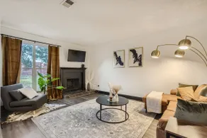 Stylish Townhouse Retreat - 15 min to DT - Image 5