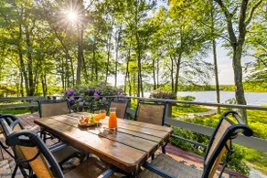 Lakefront Pocono Retreat/Family & Pet Friendly/canoes/kayak/row boat/Fire pit! - Image 5