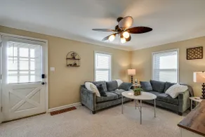 Quaint Cedar Rapids Home, 4 Mi to Downtown! - Image 5