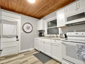 Beautiful 2BR N of Grand near Downtown - Image 2