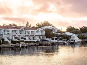 Waterfront Lifestyle Stay - Image 5