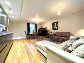 Desirable 2 Bedroom Apartment in Bicester that sleeps 5 - Image 2