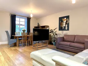 Desirable 2 Bedroom Apartment in Bicester that sleeps 5 - Image 3