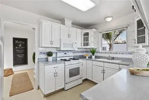 Beachfront 3 bedroom 3 bath in Seal Beach, CA - Image 4