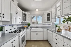 Beachfront 3 bedroom 3 bath in Seal Beach, CA - Image 3