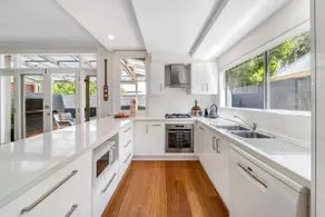 Waratah Cottage 1910 - Boutique - Image 2