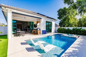 Naples Calming Waves Luxury Home 4-3 - Image 3