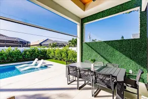 Naples Calming Waves Luxury Home 4-3 - Image 2