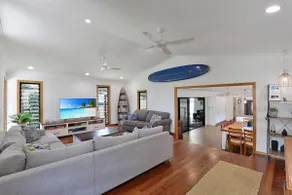 Four bedroom, Two Bathroom House Sleeping 10. - Image 2