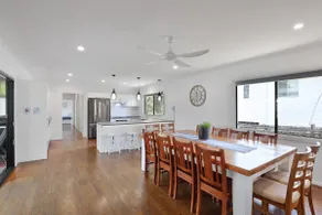 Four bedroom, Two Bathroom House Sleeping 10. - Image 3